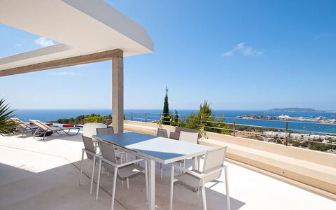 Villa Lola: Møbel, Stol, Etage, Skygge, Udvej, Lejlighed, Udendørs Møbler, Køkken & Spisebord, Eco Hotel, Altan