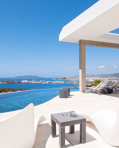 Villa Lola