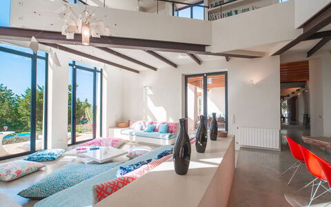 Villa Bouquet: Indretning, Møbel, Gulvbelægning, Etage, Loft, Hjem, Arkitektur, Lejlighed, Stue, Værelse