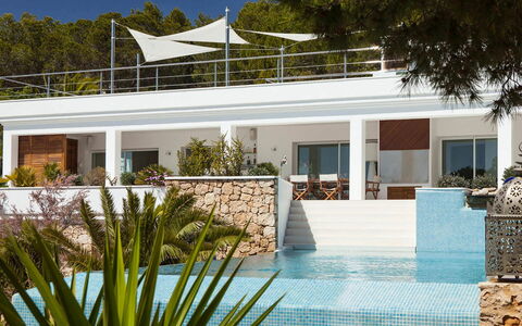 Villa Jondal: Svømmepøl, Møbel, Udvej, Udendørs Møbler, Stol, Skygge, Etage, Eco Hotel, Paraply, Hotel