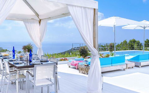 Villa Angelic: Møbel, Stol, Udendørs Møbler, Udvej, Bord, Eco Hotel, Svømmepøl, Skygge, Fritid, Gazebo