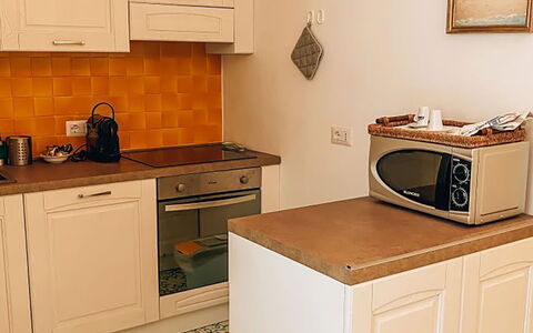 San Sebastiano: Gulvbelægning, Træ, Etage, Indretning, Køkken, Cabinetry, Møbel, Countertop, Køkken Apparat, Større Bandage