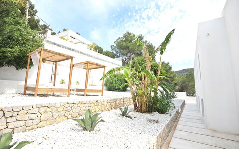 Villa Seahorse: Trappe, Beton, Have, Landscaping, Estate, Skygge, Design, Walkway, Udvej, Eco Hotel