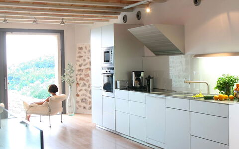 Villa Arch: Køkken, Countertop, Møbel, Indretning, Gulvbelægning, Køkken Apparat, Etage, Træ, Cabinetry, Større Bandage