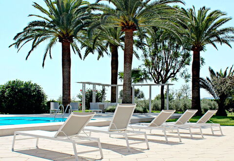 Villa Acapulco: Møbel, Udendørs Møbler, Stol, Udvej, Skygge, Eco Hotel, Svømmepøl, Liggestol, Udendørs Bord