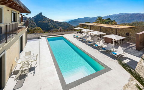 Villa Zafferano: Svømmepøl, Blå, Udvej, Eco Hotel, Udendørs Møbler, Thermae, Bjergkæde, Liggestol, Hotel, Villa