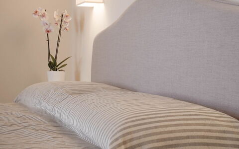 Villa Ripa: Seng, Møbel, Soveværelse, Sengetøj, Sengetøj, Sengetøj, Træ, Indretning, Textile, Bed Frame