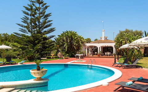 Villa Fountain: Svømmepøl, Udvej, Hacienda, Eco Hotel, Estate, Fritid, Villa, Landscaping, Skygge