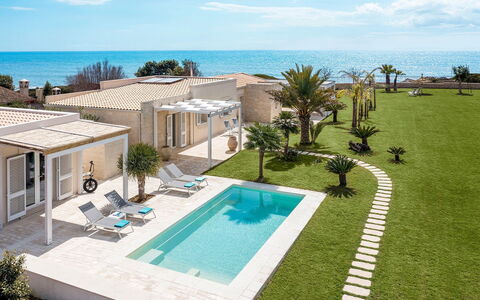 Villa Doddi: Svømmepøl, Udvej, Estate, Eco Hotel, Villa, Skygge, Mansion, Fritid, Udendørs Møbler