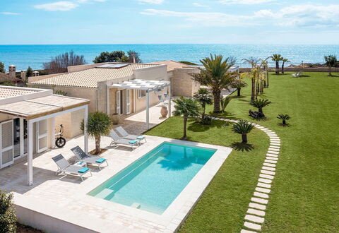 Villa Doddi: Svømmepøl, Udvej, Estate, Eco Hotel, Villa, Skygge, Mansion, Fritid, Udendørs Møbler