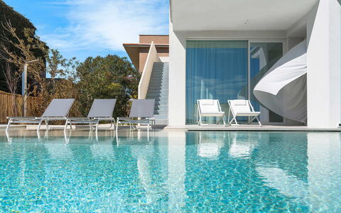 Villa Confini: Svømmepøl, Udendørs Møbler, Udvej, Liggestol, Hotel, Eco Hotel, Villa, Ferieby