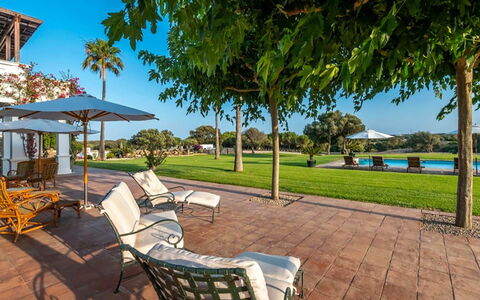 Villa Golf: Blå, Træ, Almindeligt, Skygge, Land Lot, Udvej, Estate, Lawn, Have, Landscaping