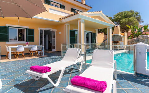 Villa Superba: Svømmepøl, Udvej, Udendørs Møbler, Eco Hotel, Estate, Fritid, Stol, Villa, Liggestol, Hotel