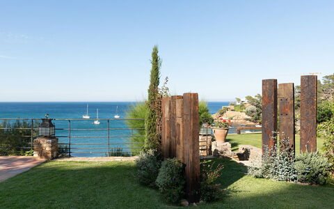 Villa Bellalta: Busk, Hav, Have, Ocean, Kyst, Landscaping, Skygge, Blomsterkrukke, Tropics