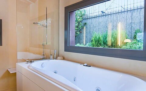 Casa Jhonny: Sanitærarmatur, Badekar, Badeværelse, Indretning, Væg, Gulvbelægning, Tap, Etage, Vvs, Hjem
