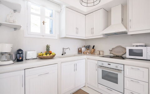 Villa Tiche: Køkken, Cabinetry, Countertop, Køkken Apparat, Større Bandage, Møbel, Indretning, Håndvask, Skab, Hjem