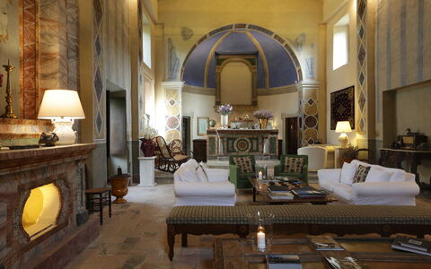 Borgo di San Biagio: Møbel, Indretning, Gulvbelægning, Etage, Bord, Belysning, Couch, Stue, Stol, Værelse
