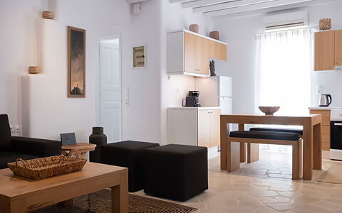 Mykonos Pool House 2: Møbel, Indretning, Træ, Gulvbelægning, Etage, Lejlighed, Værelse, Belysning, Stue, Bord