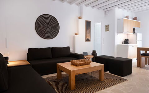 Mykonos Pool House 2: Møbel, Indretning, Træ, Gulvbelægning, Etage, Lejlighed, Stue, Couch, Værelse, Hjem