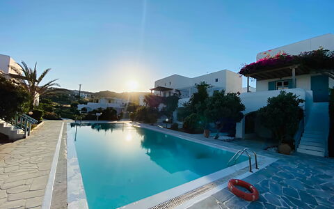 Mykonos Pool House 4: Svømmepøl, Udvej, Udendørs Møbler, Fritid, Eco Hotel, Liggestol, Paraply, Ferieby, Ferie, Hotel