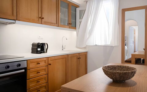Mykonos Pool House 5: Møbel, Cabinetry, Countertop, Træ, Indretning, Gulvbelægning, Belysning, Køkken, Etage, Værelse
