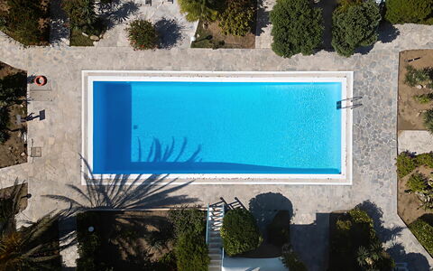 Mikonos Pool House 6: Svømmepøl, Blå, Vand, Udvej, Kompositmateriale, Fritid, Skygge, Eco Hotel, Udendørs Møbler, Water Feature