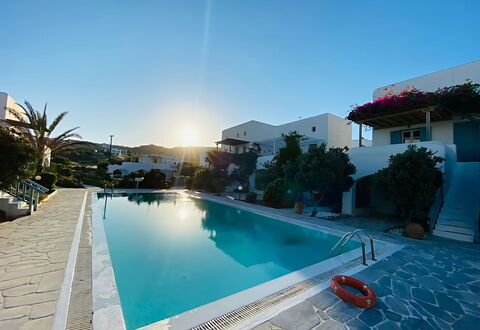 Mikonos Pool House 6: Svømmepøl, Udvej, Udendørs Møbler, Fritid, Eco Hotel, Liggestol, Paraply, Ferieby, Hotel, Ferie