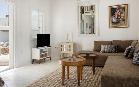 Mykonos Pool House 7: Møbel, Indretning, Gulvbelægning, Etage, Træ, Stue, Værelse, Hjem, Couch, Lejlighed