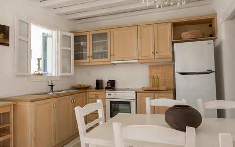 Mykonos Pool House 7: Møbel, Cabinetry, Countertop, Køkken, Træ, Indretning, Køkken Apparat, Gulvbelægning, Skab, Etage