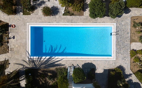 Mykonos Pool House 7: Svømmepøl, Blå, Vand, Udvej, Kompositmateriale, Fritid, Skygge, Eco Hotel, Udendørs Møbler, Water Feature