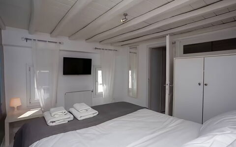 Mykonos Pool House 8: Soveværelse, Møbel, Seng, Etage, Indretning, Sengetøj, Sengetøj, Hjem, Lejlighed, Sengetøj