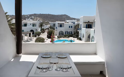Mykonos Pool House 9: Hjem, Lejlighed, Udvej, Hotel, Altan, Villa, Badeby, Ferieby, Svømmepøl, Hacienda