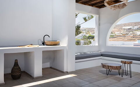 Mykonos Pool House 9: Gulvbelægning, Etage, Møbel, Indretning, Loft, Arkitektur, Værelse, Trægulve, Stue
