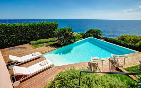 Villa Kate: Blå, Vand, Svømmepøl, Udvej, Fritid, Udendørs Møbler, Hav, Eco Hotel, Ocean, Skygge