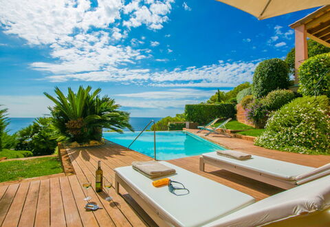 Villa Kate: Blå, Vand, Svømmepøl, Udvej, Fritid, Eco Hotel, Hav, Udendørs Møbler, Ferie, Ocean