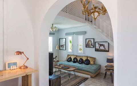 Villa Sean: Møbel, Indretning, Gulvbelægning, Væg, Etage, Træ, Værelse, Loft, Couch, Stue