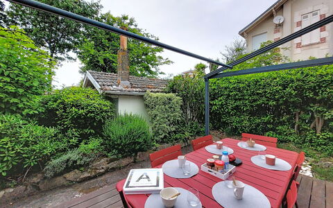 Arcachon 151: Møbel, Busk, Have, Udendørs Møbler, Skygge, Udendørs Bord, Stol, Gårdhave, Backyard, Gård