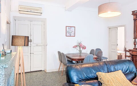 Casa Lucia: Møbel, Indretning, Gulvbelægning, Væg, Etage, Træ, Værelse, Loft, Couch, Stue