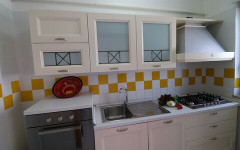 Gio: Køkken, Komfur, Større Bandage, Indretning, Countertop, Komfur, Køkken Apparat, Gaskomfur, Cabinetry, Cooktop