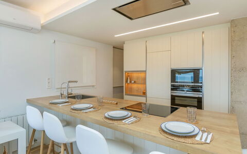 Seahome: Møbel, Indretning, Gulvbelægning, Køkken, Etage, Countertop, Træ, Loft, Lysarmatur, Belysning