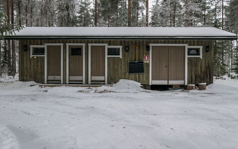 Luhtalemmikki: Seng, Møbel, Soveværelse, Indretning, Sengetøj, Sengetøj, Gulvbelægning, Træ, Etage, Værelse