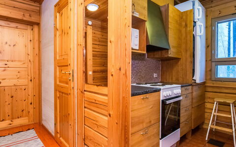 Luhtalemmikki: Træ, Loft, Gulvbelægning, Etage, Indretning, Bejdse, Køkken, Værelse, Cabinetry, Hårdttræ