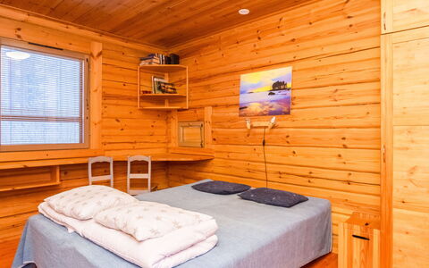 Luhtalemmikki: Træ, Bejdse, Soveværelse, Hårdttræ, Loft, Planke, Trægulve, Seng, Bed Frame, Bjælkehytte