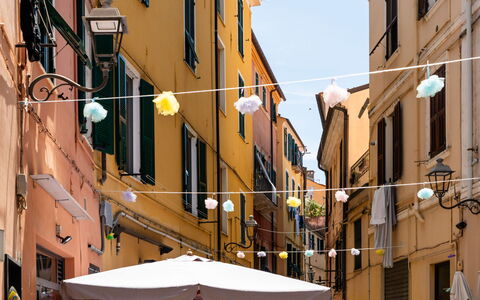 Milena: Stad, Kvarter, Gade, Arkitektur, Blandet Brug, Gyde, Lejlighed, Cobblestone, Altan, Blomsterkrukke