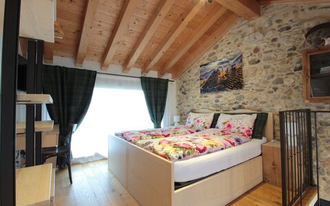 La Casetta dei Palù, Valdobbiadene: Møbel, Indretning, Loft, Stol, Bejdse, Pude, Hårdttræ, Sengetøj, Throw Pillow, Stue