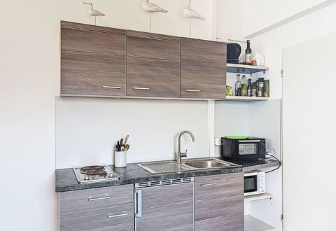 Münchenverliebt: Indretning, Køkken, Gulvbelægning, Møbel, Cabinetry, Etage, Countertop, Køkkenvask, Køkken Apparat, Større Bandage