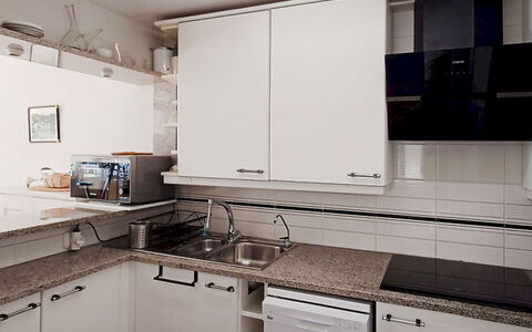 Too Menuda: Køkken, Countertop, Køkken Apparat, Cabinetry, Køkkenvask, Større Bandage, Håndvask, Indretning, Sanitærarmatur, Tap