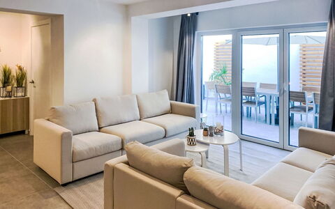 Brig 36: Møbel, Indretning, Couch, Gulvbelægning, Etage, Træ, Værelse, Loft, Stue, Bord