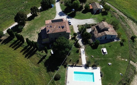 Il Casolare e Il Fienile: Hus, Boligområde, Hjem, Estate, Land Lot, Landdistrikt, Sommerhus, Lawn, Backyard, Svømmepøl