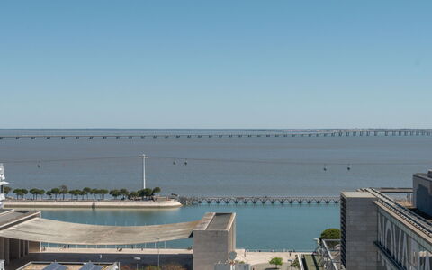 Expo Oriente Lis: Vand, Krop Af Vand, Vandvej, Coastal Og Oceaniske Landskabsformer, Hav, Ocean, Kyst, Lyd, Cityscape